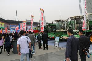 河南沃德携农机新品亮相2015年全国农业机械春季展览会